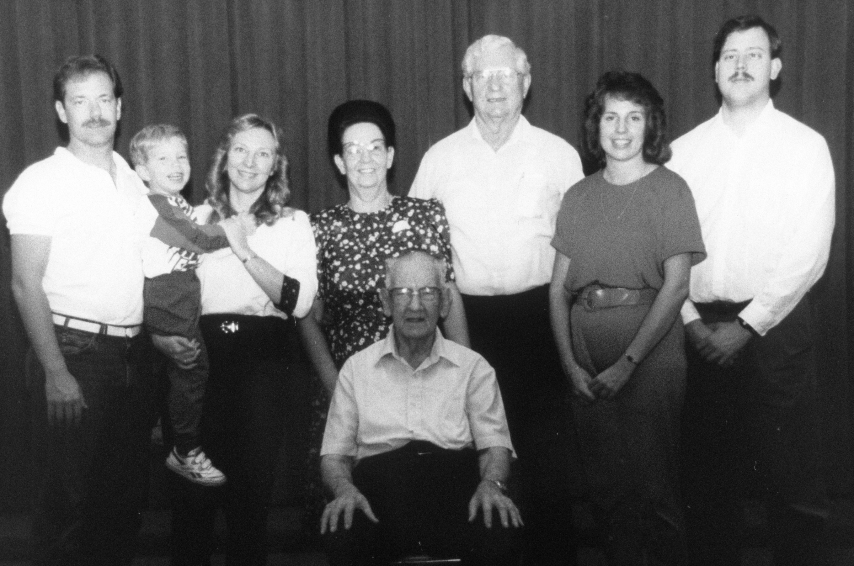 N Papa &amp; Nat's fam 1993 bw