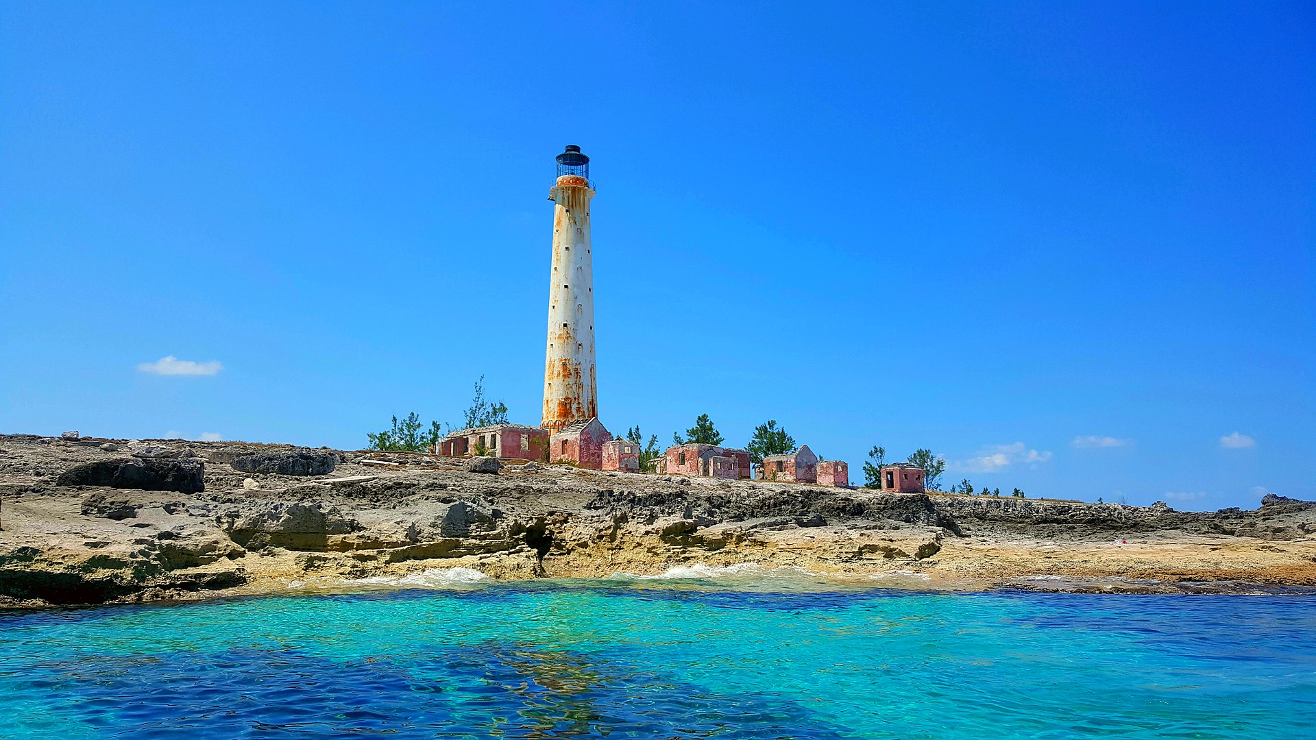 1920px-Great_Isaac_Cay,_Bahamas